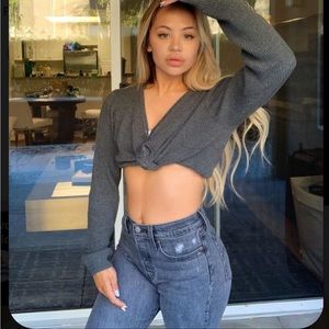 Aritzia Levi’s Wedgie Straight Leg Jean in Black/Grey distressed 26